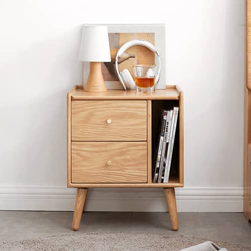 素朴さと優しさを演出した、飽きの来ないスタイリッシュなデザインのナイトテーブル