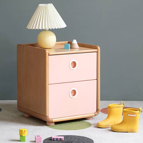 可愛いデザインなナイトテーブル