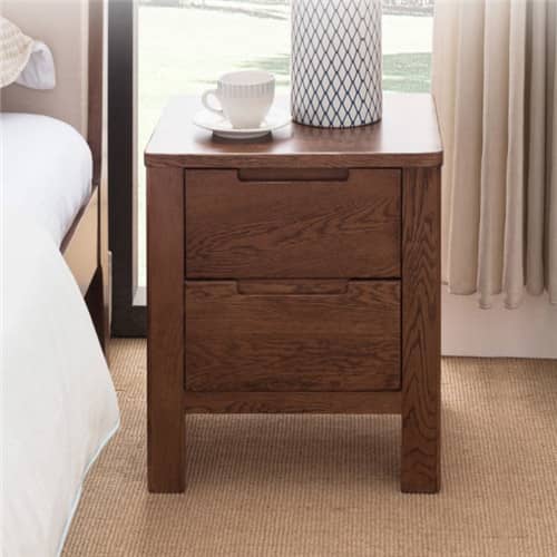 天然木の優しい素材を存分にいかし、温もりと癒し空間を生み出すナイトテーブル