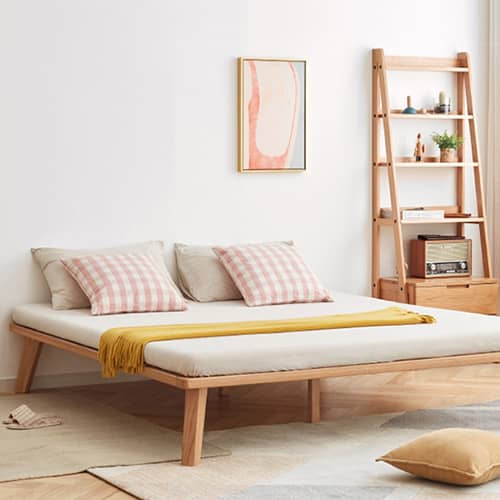 無駄を削ったシンプルな無垢材100％のローベッド