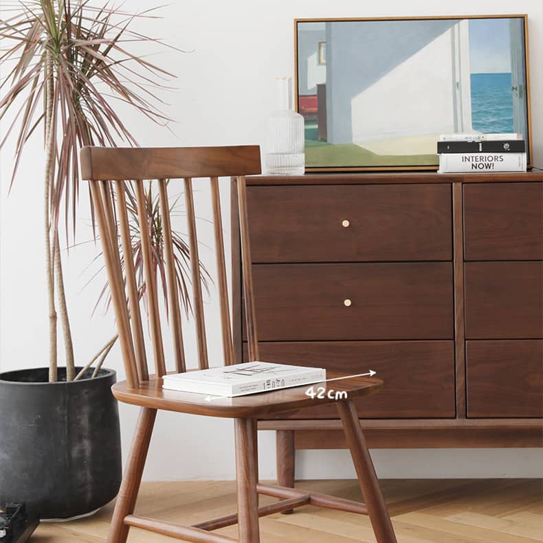 ウォールナット材のチェア