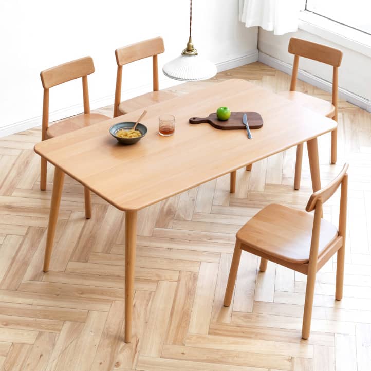 ブナ材のダイニングテーブル