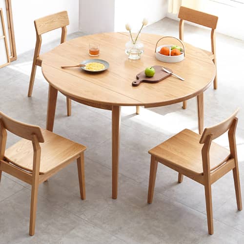 オーク材のダイニングテーブル