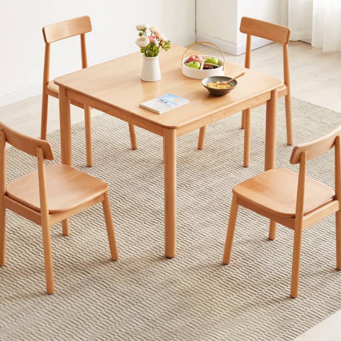 ブナ材のダイニングテーブル