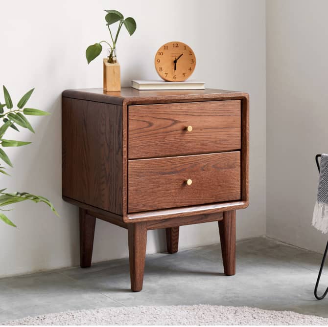 欲しいものに直ぐ手が届くナイトテーブル