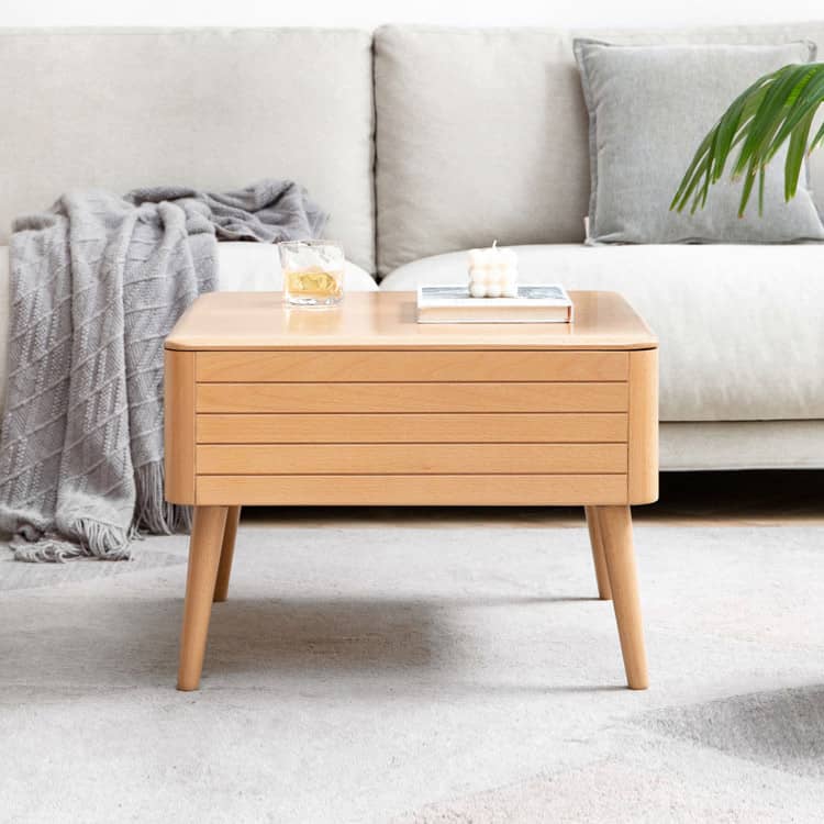 天然木ならではの質感のローテーブル