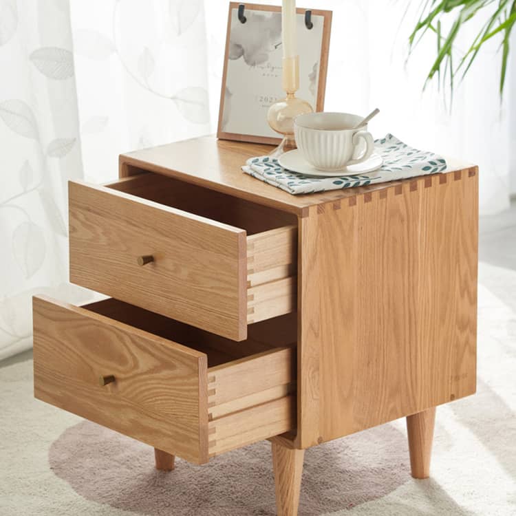 ベッド周りをキレイに整理整頓できるナイトテーブル,無垢材100%