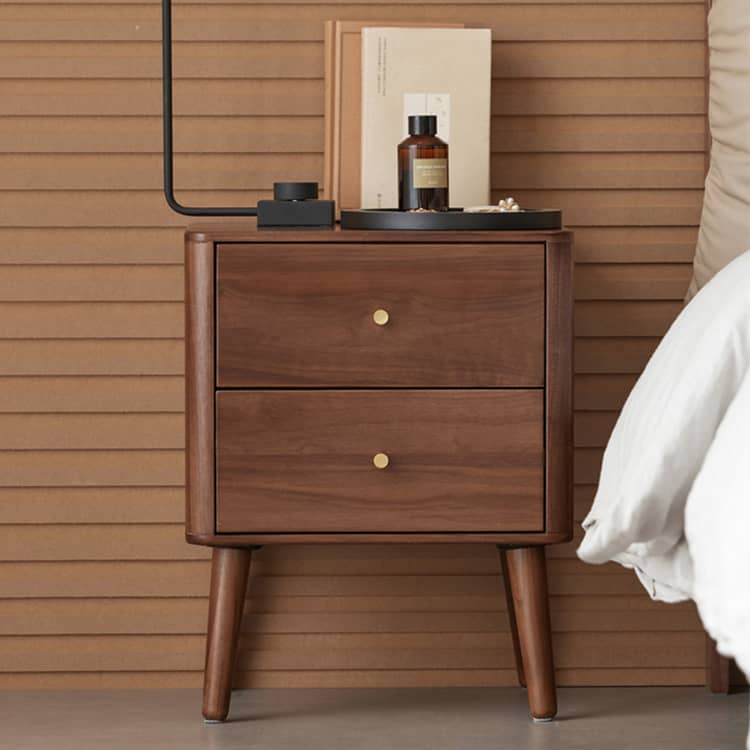 ベッド周りをキレイに整理整頓できる無垢材のナイトテーブル