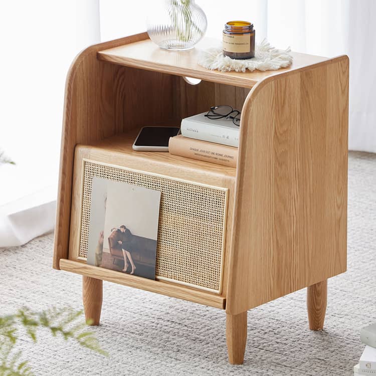 ベッド周りをキレイに整理整頓できるナイトテーブル,無垢材100%