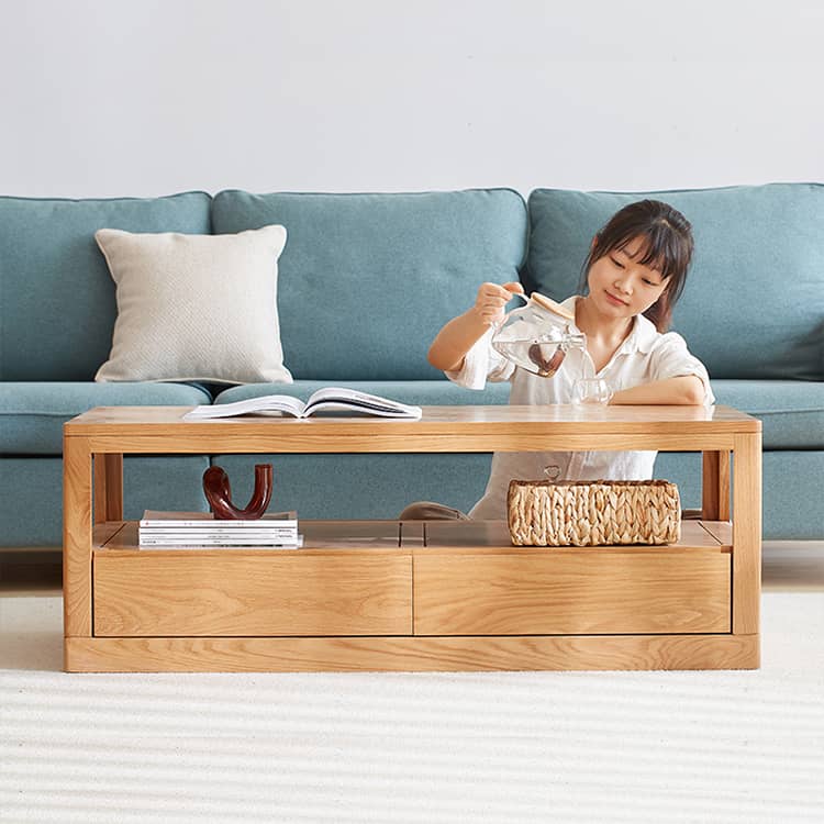 天然木ならではの質感のローテーブル