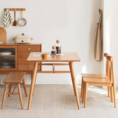 チェリー材のダイニングテーブル