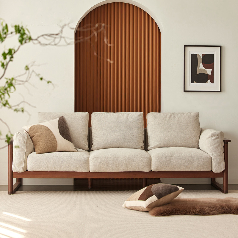 くつろげる広いソファー