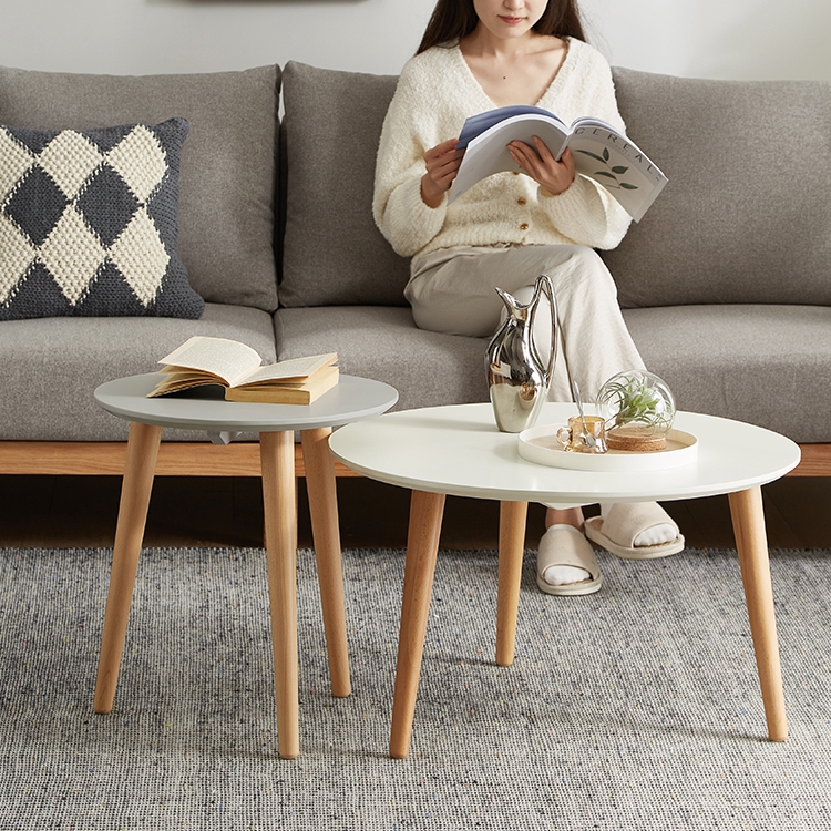 天然木ならではの質感のローテーブル